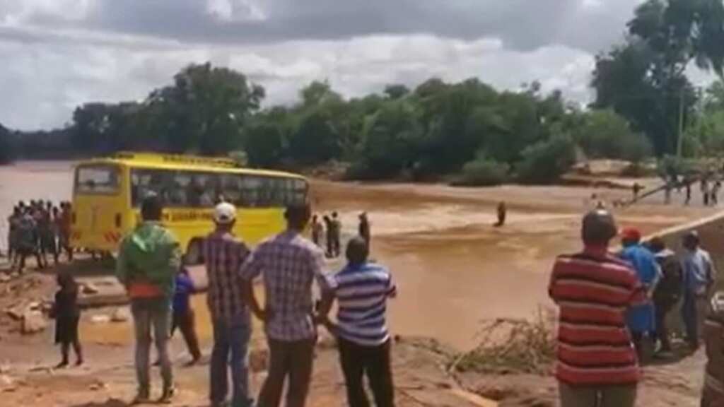 Kenya: Over 20 people drown after bus with church choir plunges into Enziu river