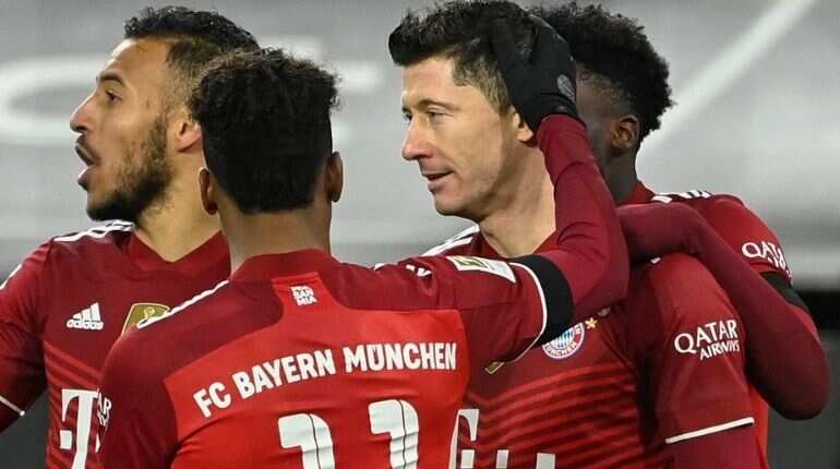 Robert Lewandowski bags a brace as Bayern Munich beat Borussia Dortmund 3-2 in Bundesliga Robert Lewandowski bags a brace as Bayern Munich beat Borussia Dortmund 3-2 in Bundesliga