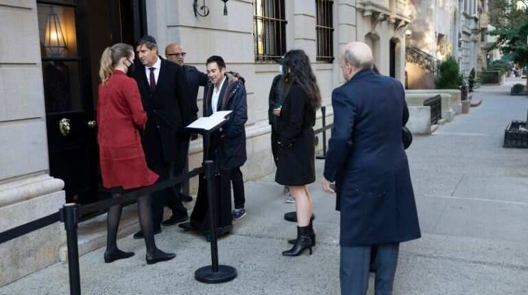 A synagogue feud spills into public view: ‘Only room for one rabbi’