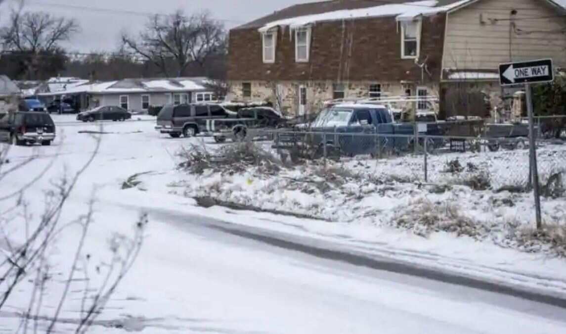 Winter storm strikes Texas