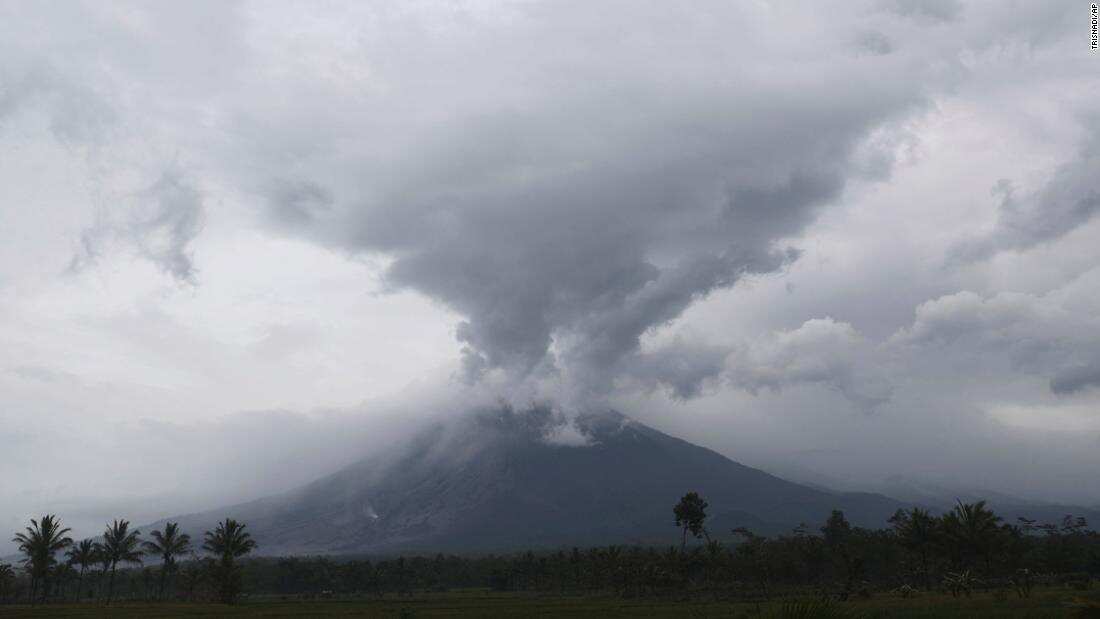 Rescue missions hampered as Indonesia's Mount Semeru erupts again Rescue missions hampered as Indonesia's Mount Semeru erupts again
