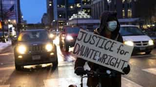 Daunte Wright trial: Prosecutor says cop 'betrayed her badge', defence blames the slain victim