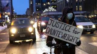 Daunte Wright trial: Prosecutor says cop 'betrayed her badge', defence blames the slain victim