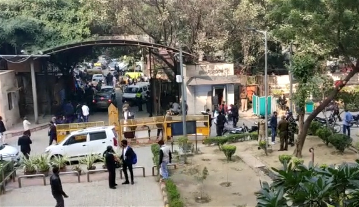Low-intensity blast at Delhi court leaves one police constable injured, proceedings suspended Low-intensity blast at Delhi court leaves one police constable injured, proceedings suspended