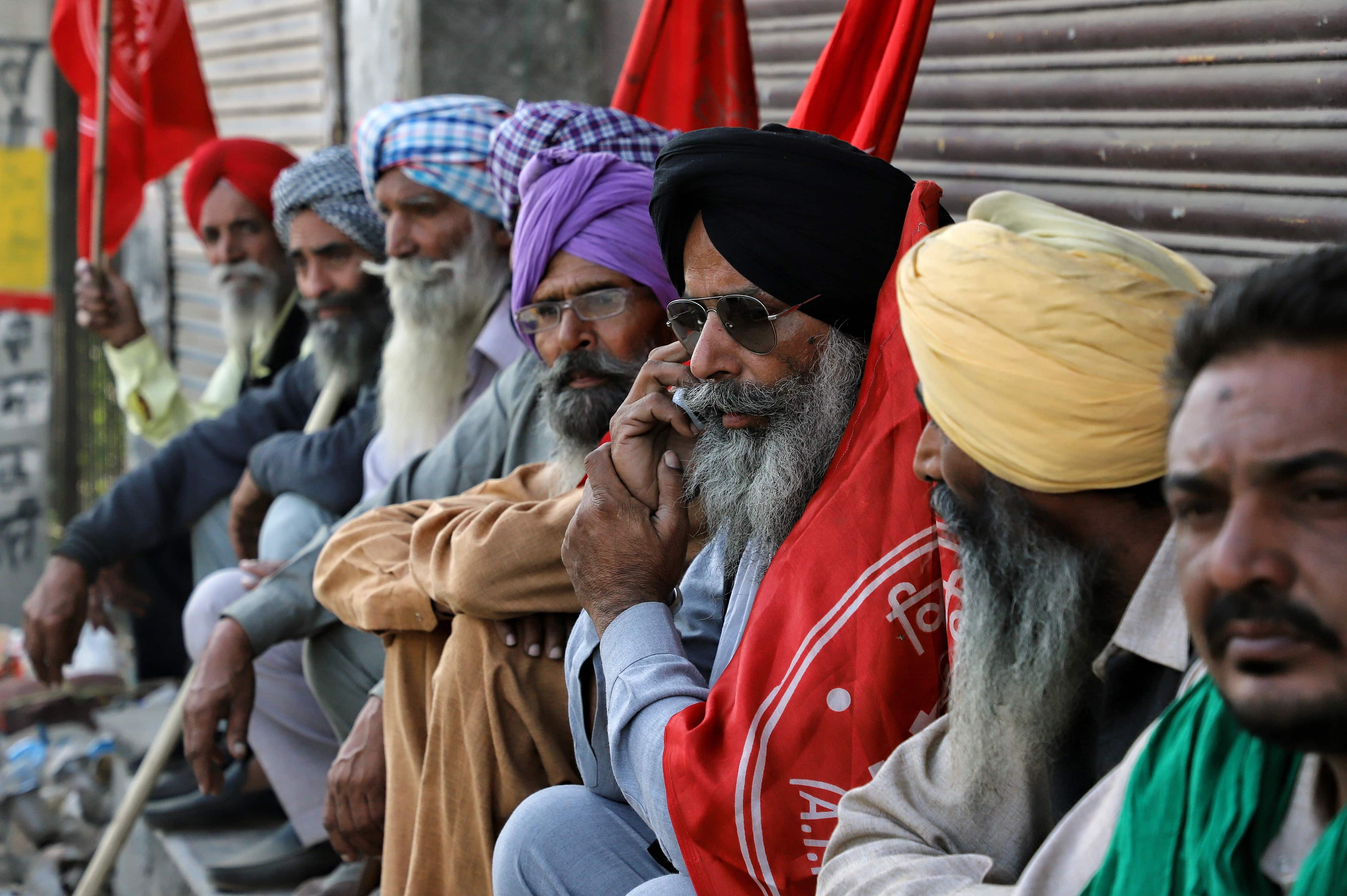 Farmers suspend year-long agitation after assurances from Indian govt to look into demands Farmers suspend year-long agitation after assurances from Indian govt to look into demands