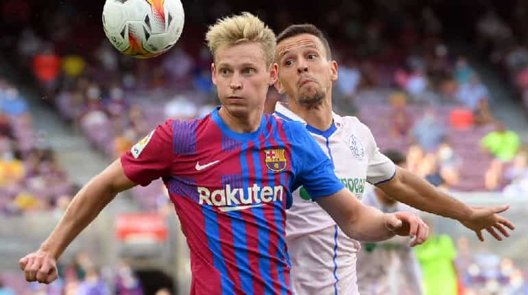 Former Dutch star wants Frenkie De Jong to leave Barcelona: 'Plays like he has 50 kilos potatoes on his back'