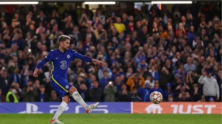 Jorginho to 'play through pain' as Kante and Kovacic remain unavailable in Chelsea's midfield crisis