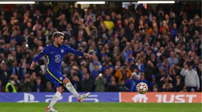 Jorginho to 'play through pain' as Kante and Kovacic remain unavailable in Chelsea's midfield crisis