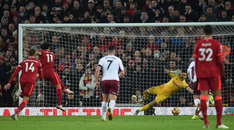 Premier League: Mohamed Salah's penalty helps Liverpool beat Aston Villa 1-0 to remain 2nd Premier League: Mohamed Salah's penalty helps Liverpool beat Aston Villa 1-0 to remain 2nd