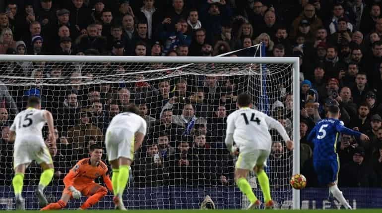 Jorginho's brace helps Chelsea pull off thrilling win against Leeds United in Premier League Jorginho's brace helps Chelsea pull off thrilling win against Leeds United in Premier League