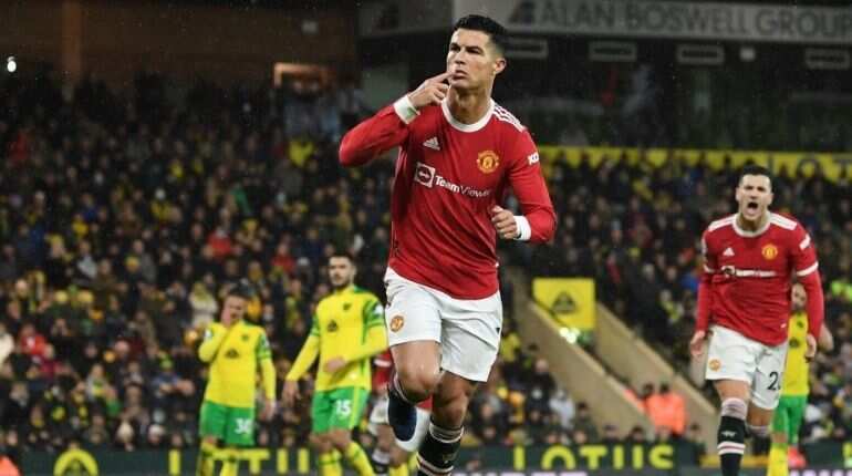 Premier League: Cristiano Ronaldo's penalty gives Manchester United 1-0 win at Norwich City