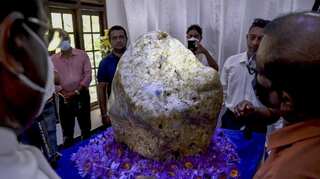 'Queen of Asia': World's largest corundum sapphire pebble unveiled in Sri Lanka