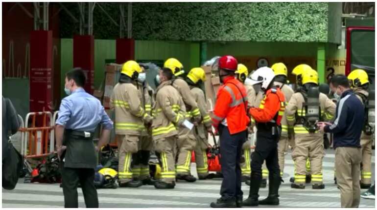 Hong Kong contains fire that trapped 150 people in World Trade Centre Hong Kong contains fire that trapped 150 people in World Trade Centre