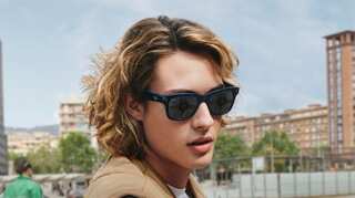 Now, people can send and receive messages from their face through smart glasses