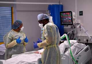 Omicron: UK reports over 88,000 Covid cases, highest daily since pandemic began