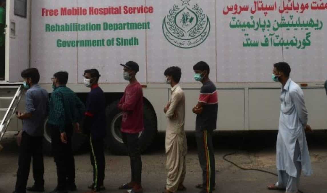 Survey shows 28 per cent Pakistanis think that COVID-19 pandemic has ended Survey shows 28 per cent Pakistanis think that COVID-19 pandemic has ended