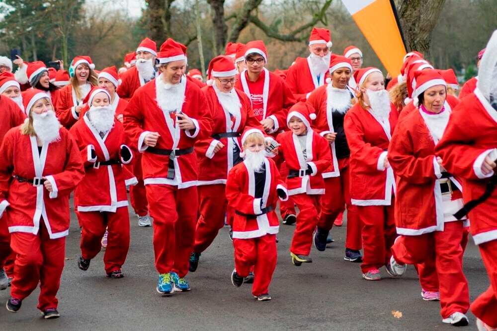 Thousands of Santas run for charity in Madrid for victim of La Palma eruption