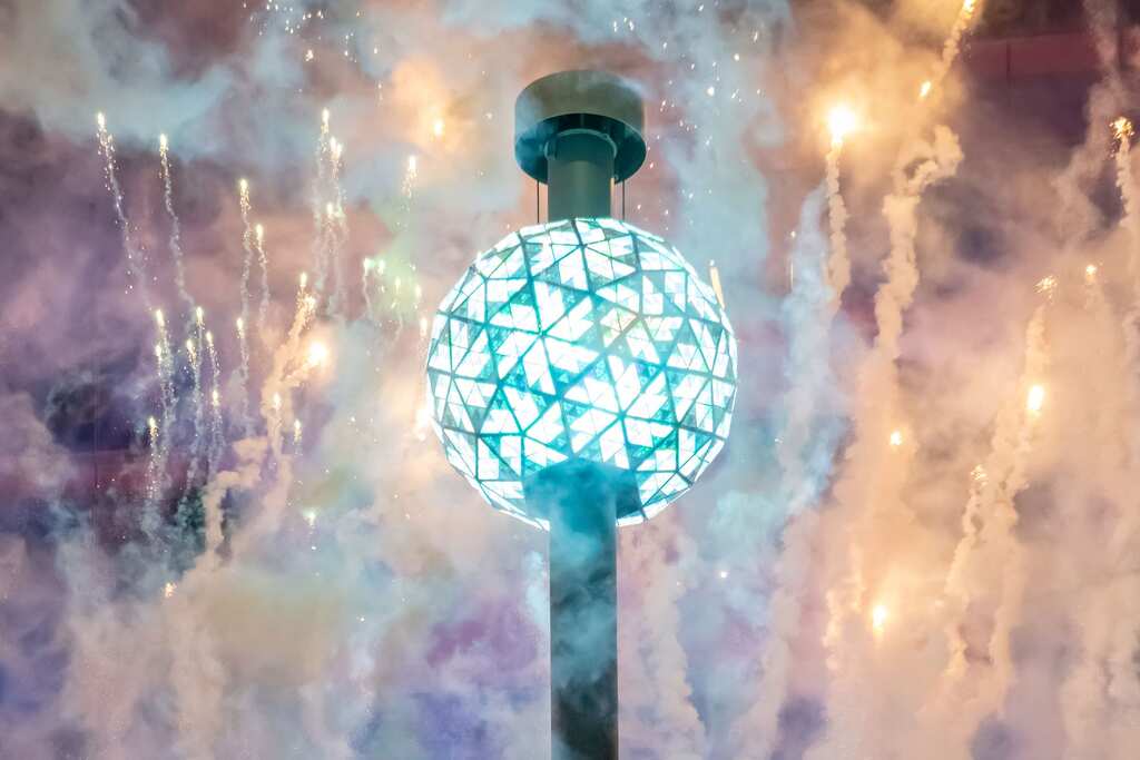 Times Square gears up for New Year's eve