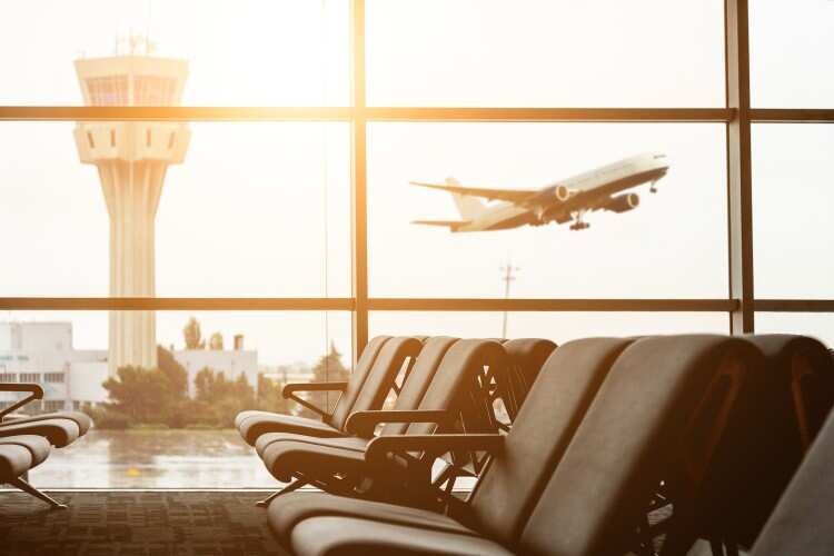 US airlines spar with tele communication companies