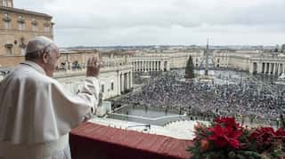 Pope Francis prays for COVID-19 pandemic’s end, healthcare for all on Christmas