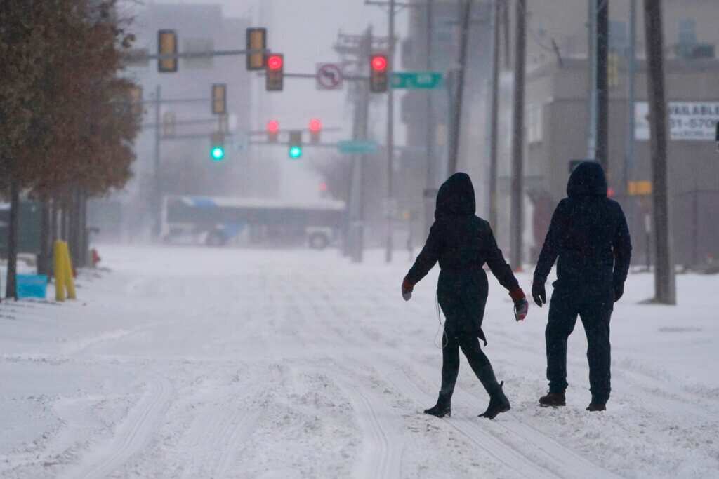 Snowfall in western US after months of drought spell