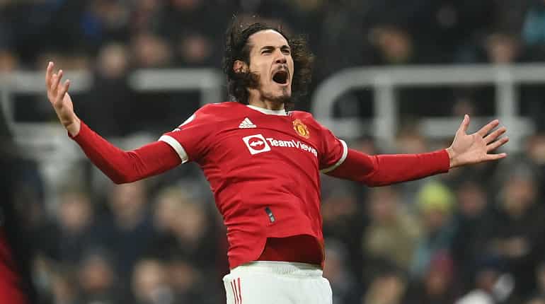 Edinson Cavani salvages point for Manchester United against Newcastle in Premier League Edinson Cavani salvages point for Manchester United against Newcastle in Premier League