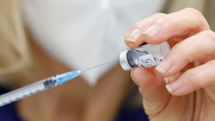 Amid rising COVID-19 cases due to Omicron variant, Israel approves 4th COVID shot as a booster