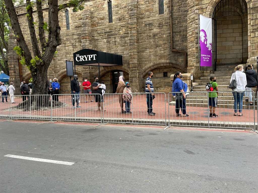 A queue outside Saint George's Cathedral as Archbishop Desmond Tutu's body arrives for the funeral