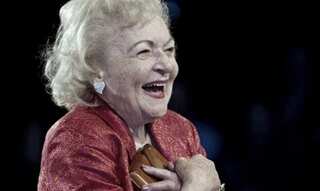 Saturday Night Live pays tribute to Betty White by re-airing her Emmy-winning episode