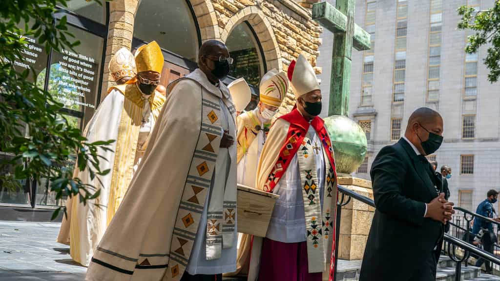 South Africans pay their last respects as world bids adieu to Archbishop Desmond Tutu
