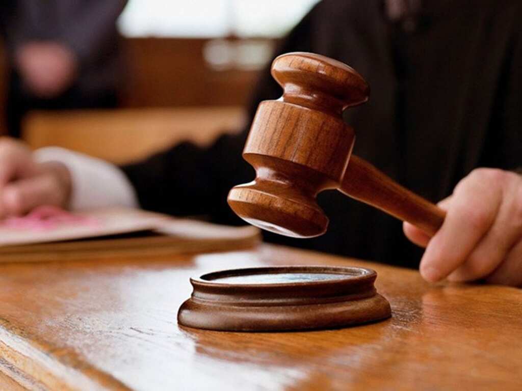 A Pakistan SC Judge's wife harassed & abused at home by goons posing as intelligence officials