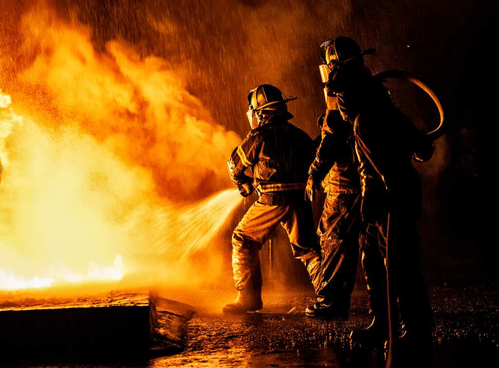 Marshall Fire: Wildfires destroy hundred of homes in Colorado