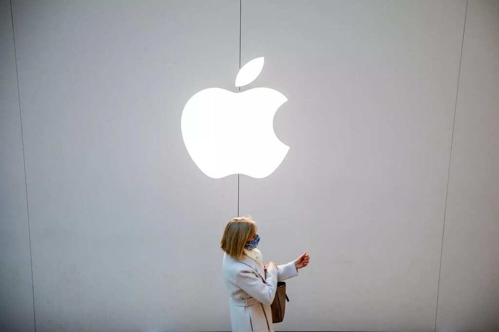 Apple's shares peak for the second day after touching $3 trillion market value