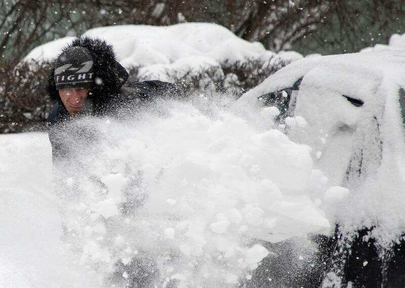 Heavy snowfall hampers life in Russia