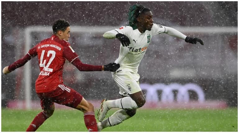 Borussia Moenchengladbach score two goals in four minutes to stun Bayern Munich in Bundesliga Borussia Moenchengladbach score two goals in four minutes to stun Bayern Munich in Bundesliga