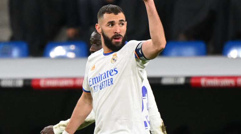Karim Benzema and Vinicius Jr shine as Real Madrid thrash Valencia 4-1 in La Liga