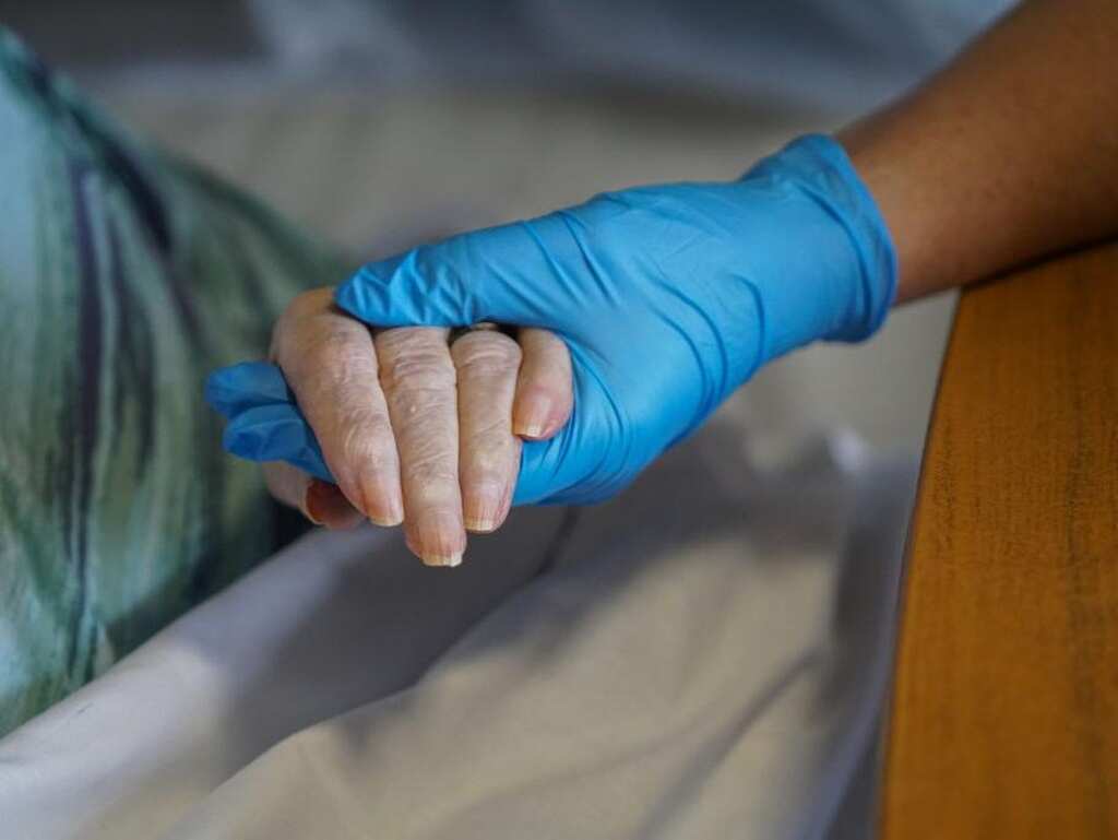 United States break Covid-19 hospitalization record amid alarming surge