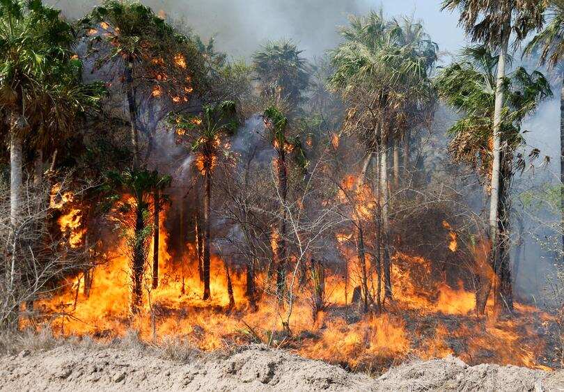 Fire rages through Villeta in Paraguay