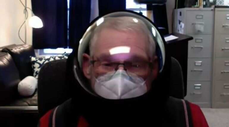 Watch: US professor wears fishbowl helmet, abuses students online 21