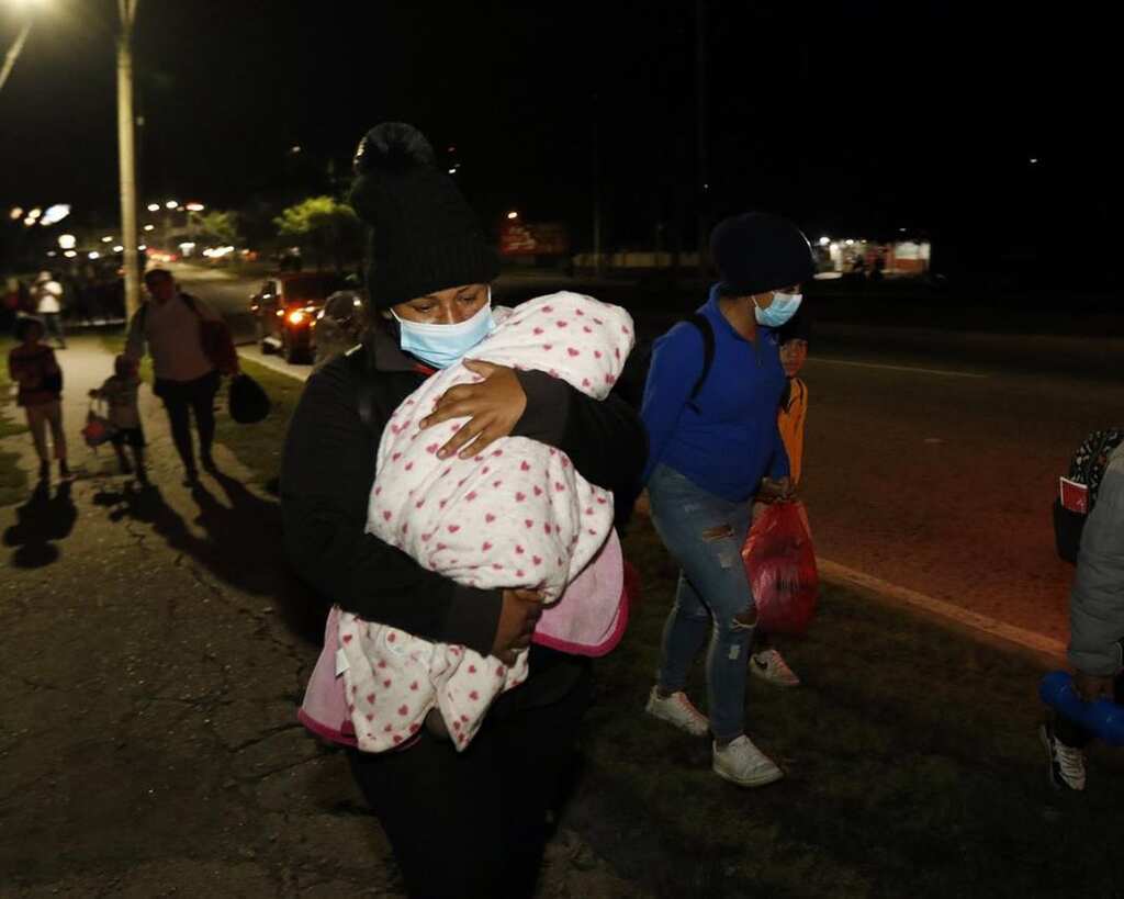 Hundreds of Hondurans & Nicaraguans prevented from crossing by Guatemalan security forces