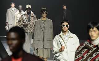 Sidewalk is new catwalk outside Milan fashion shows