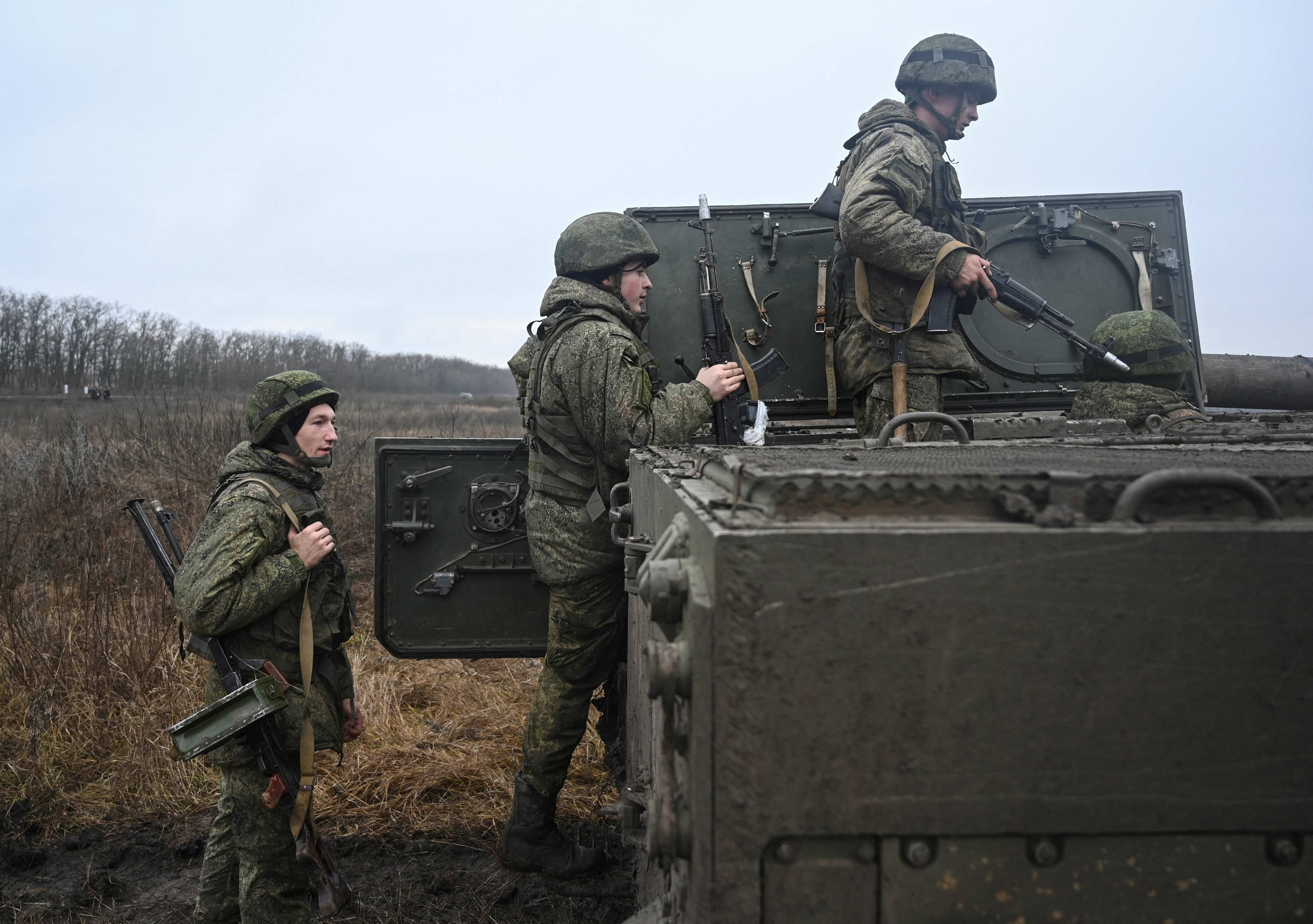UK supplies anti-tank weapons to Ukraine amid tensions with Russia
