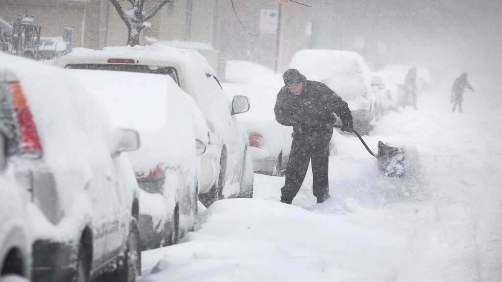 Snowstorm drops a wallop of snow in US and Canada, thousands left without power