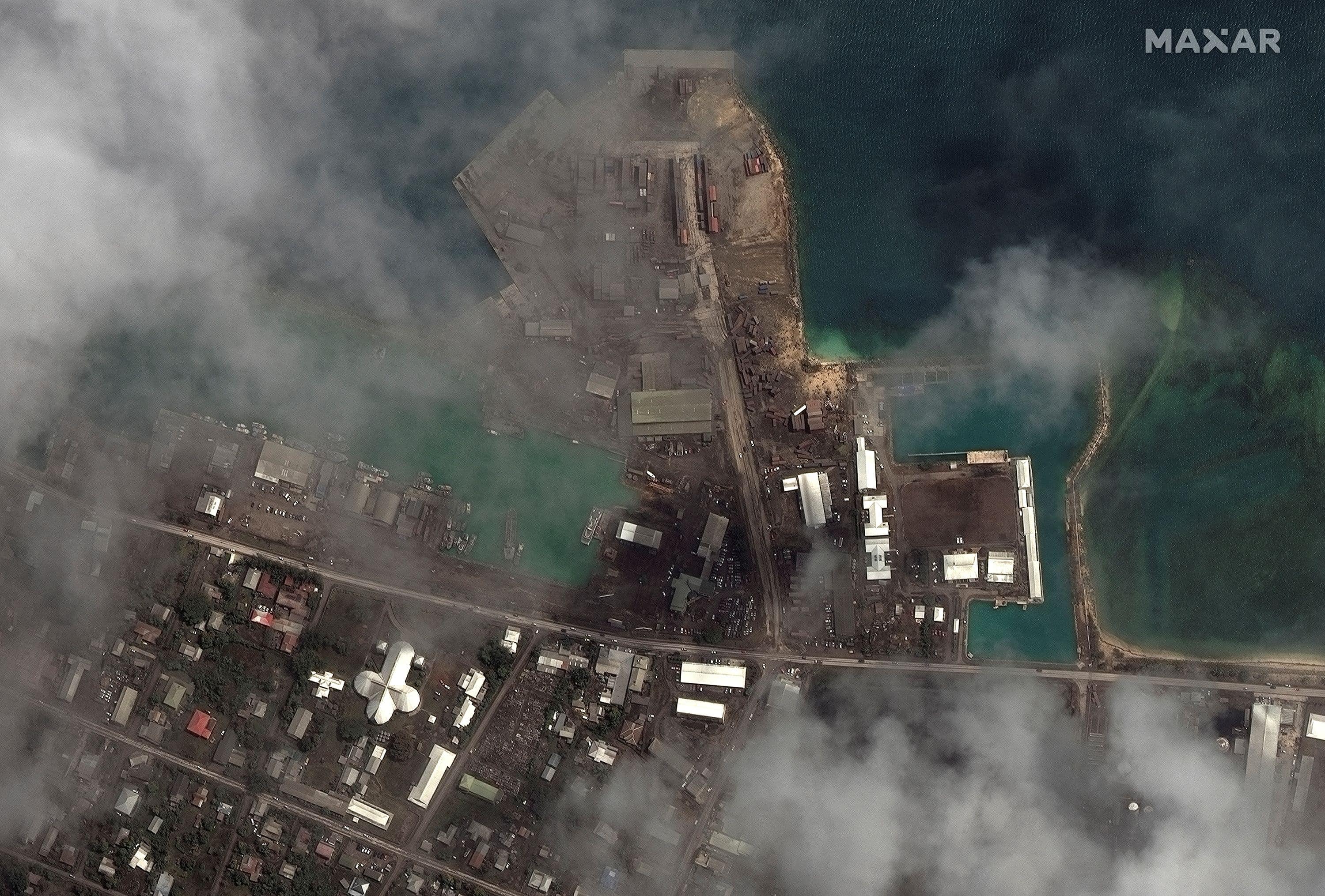 Port facilities hit by tsunami