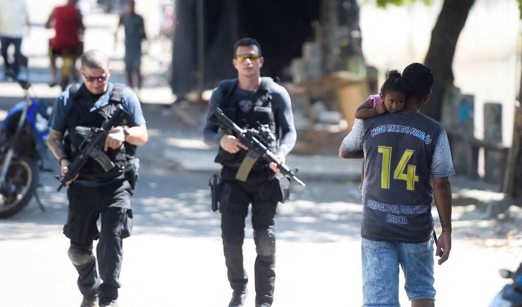 Rio de Janeiro police occupy favelas in new push to combat gangs