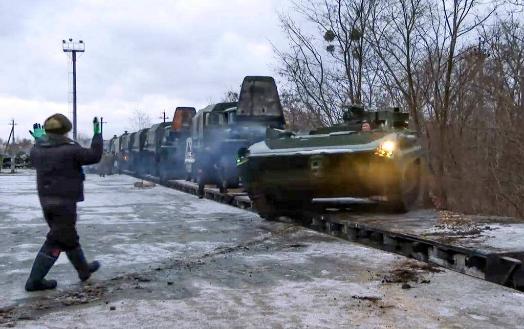 United States orders kin of embassy staff in Ukraine to leave the country