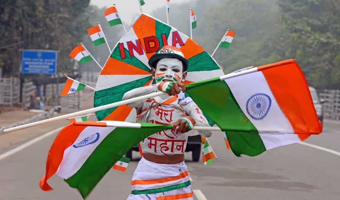 Happy Republic Day 2022 Wishes in English and Hindi: Famous quotes and messages to wish your family, friends Happy Republic Day 2022 Wishes in English and Hindi: Famous quotes and messages to wish your family, friends