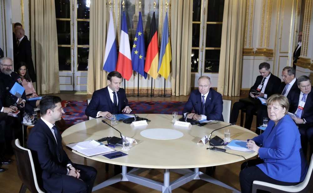 Four-way 'Normandy talks' underway in Paris on Ukraine border tension