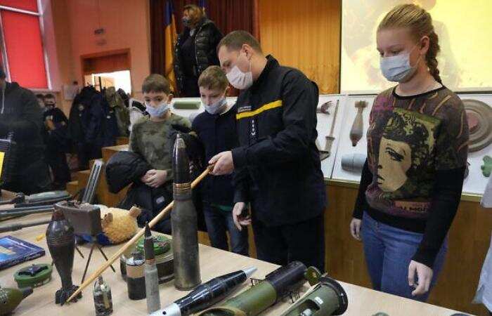 Students in Kyiv attend emergency drills at school amid Russia tension