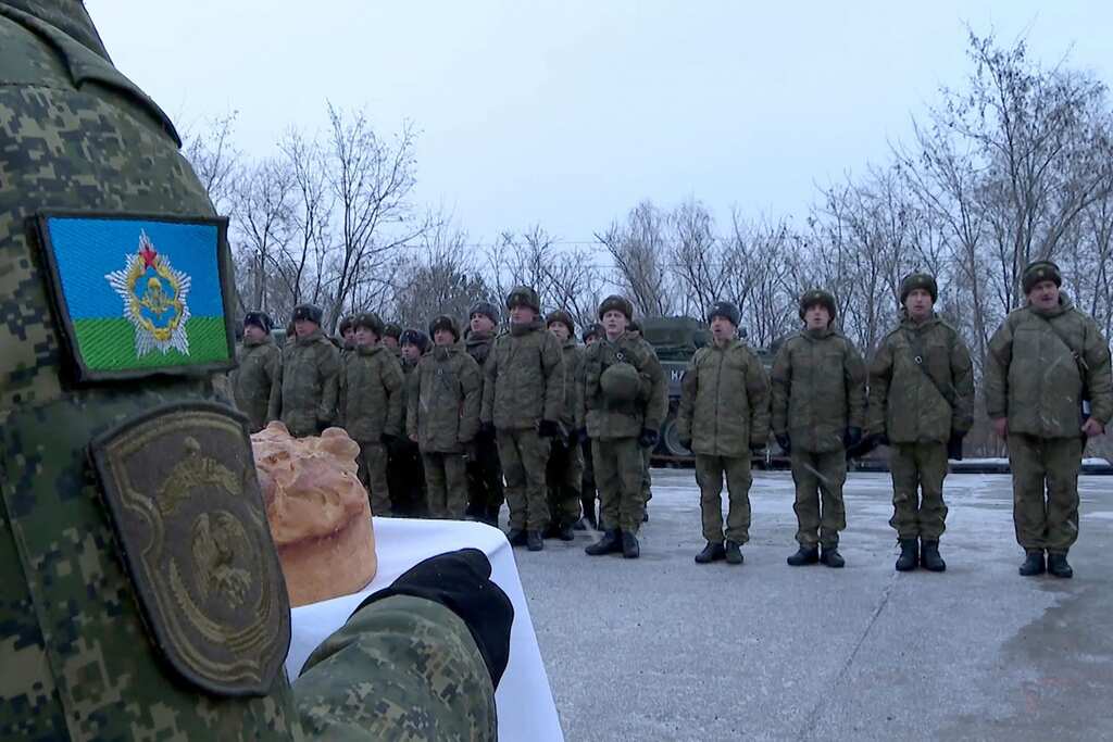 Amid tension at an all-time high, Russian troops reach Belarus